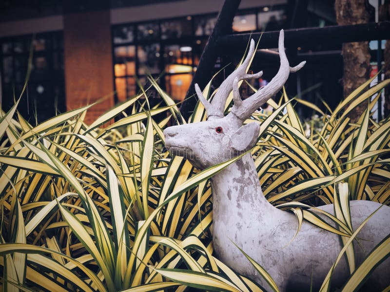 Rotwildstatue Benutzt, Um Den Zu Verzieren Stockbild Bild
