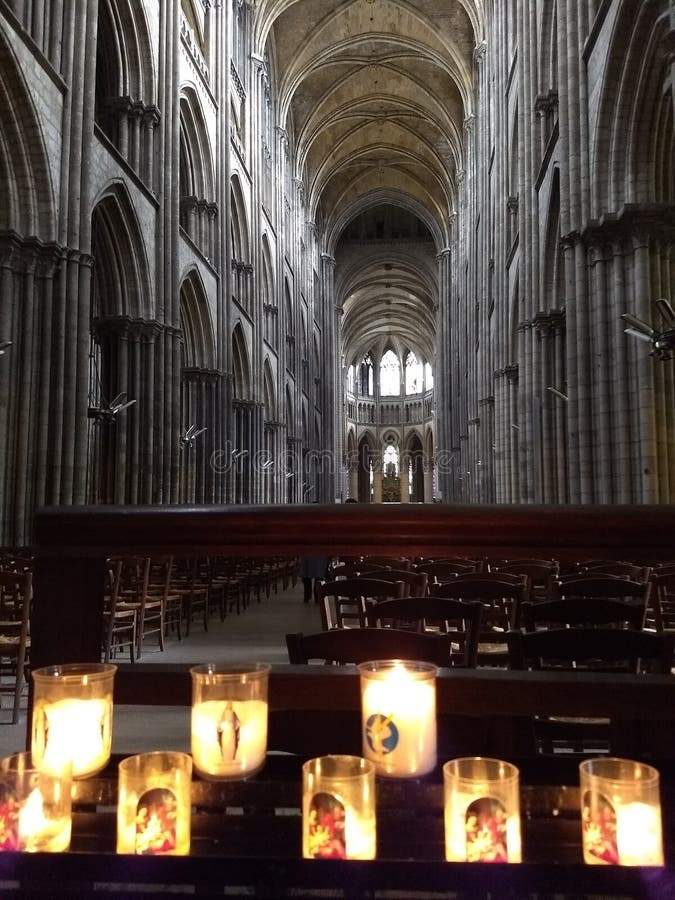 Rouen/France - 30 octobre 2018 : Intérieurs de la cathédrale de Rouen photo stock Rouen/France - 30 octobre 2018 : Intérieurs de la cathédrale de Rouen photo stock