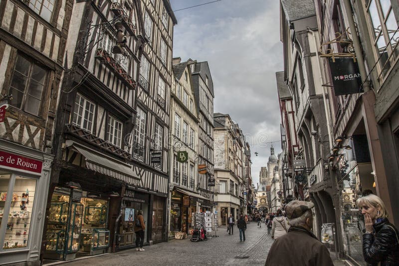 Rouen, Normandie - une rue complètement des personnes images libres de droits Rouen, Normandie - une rue complètement des personnes images libres de droits