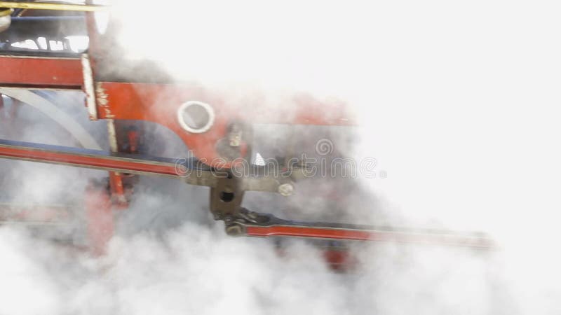 Roues rouges pour train à vapeur banque de vidéos