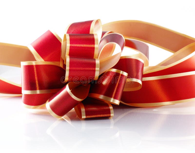 Rouge et proue de cadeau d'or photographie stock Rouge et proue de cadeau d'or photographie stock