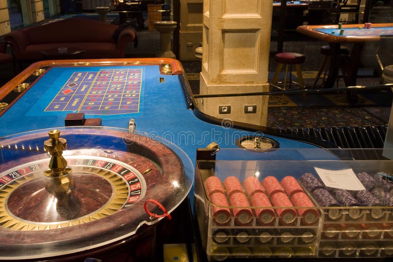 Roulette-Tisch im Casino stockfoto