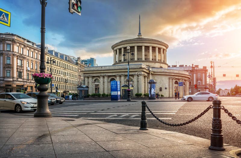 Round building of metro Ploshchad Vosstaniya