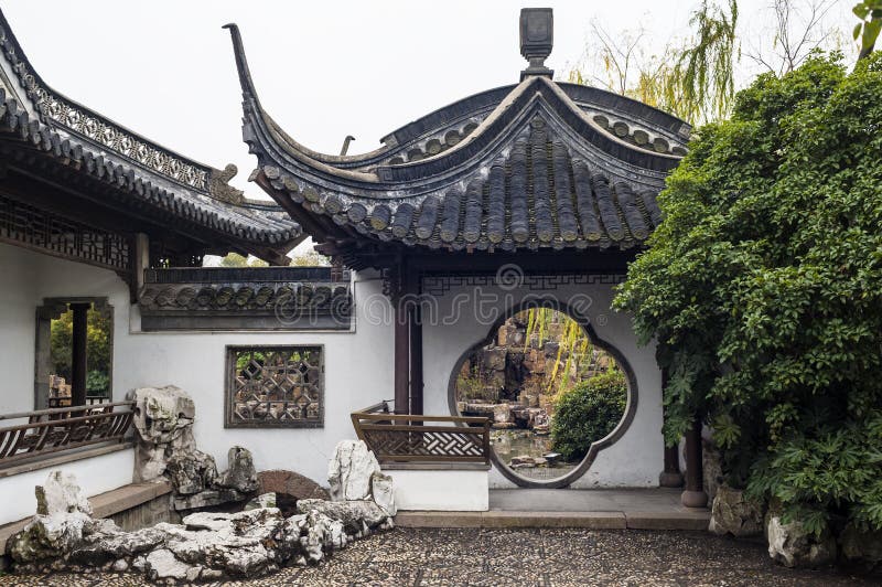 The round gate in Chinese style garden stock images