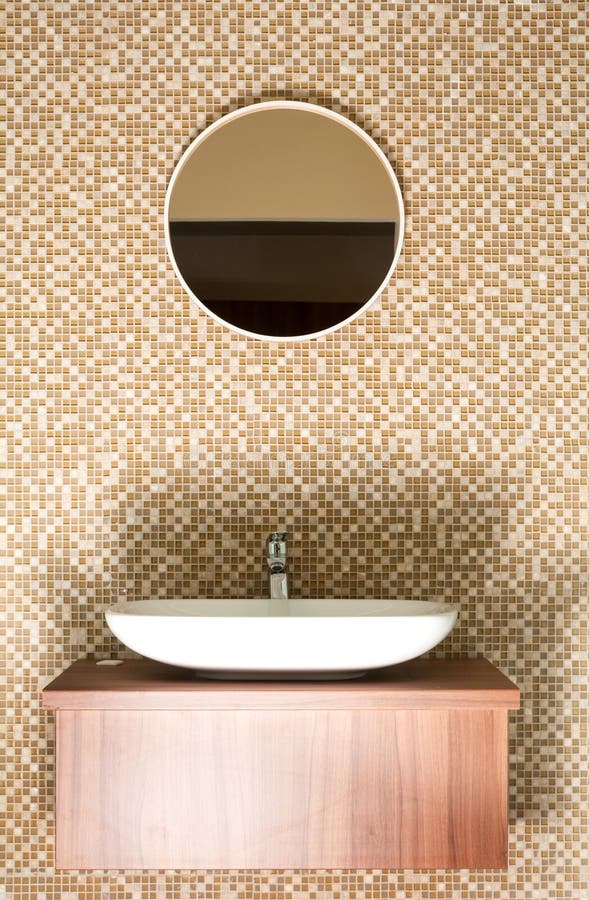 Round mirror with ceramic sink and silver tap royalty free stock photos Round mirror with ceramic sink and silver tap royalty free stock photos
