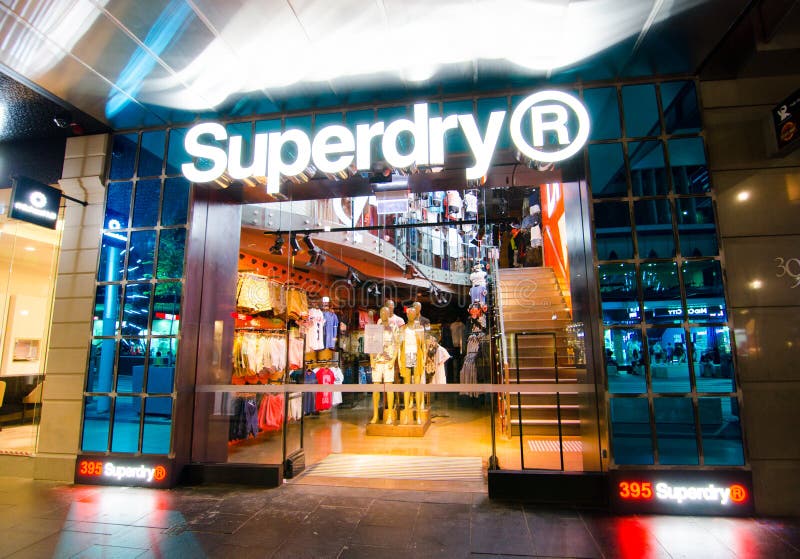 A Roupa De Forma De Superdry E a Loja Dos Acessórios, a Imagem Mostram O  Shopfront Em George Street, Sydney Downtown Na Noite Imagem de Stock  Editorial - Imagem de forma, estilo
