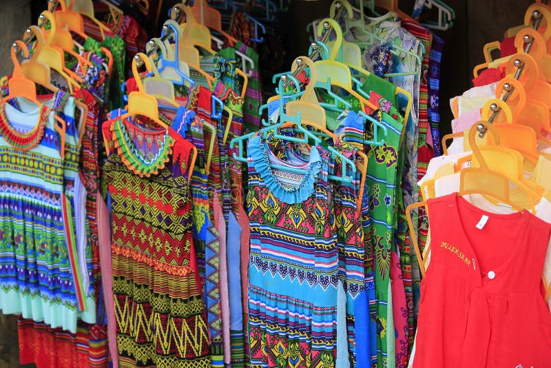 Roupa para mulheres na cidade de Sapa ` imagem de stock royalty free Roupa para mulheres na cidade de Sapa ` imagem de stock royalty free