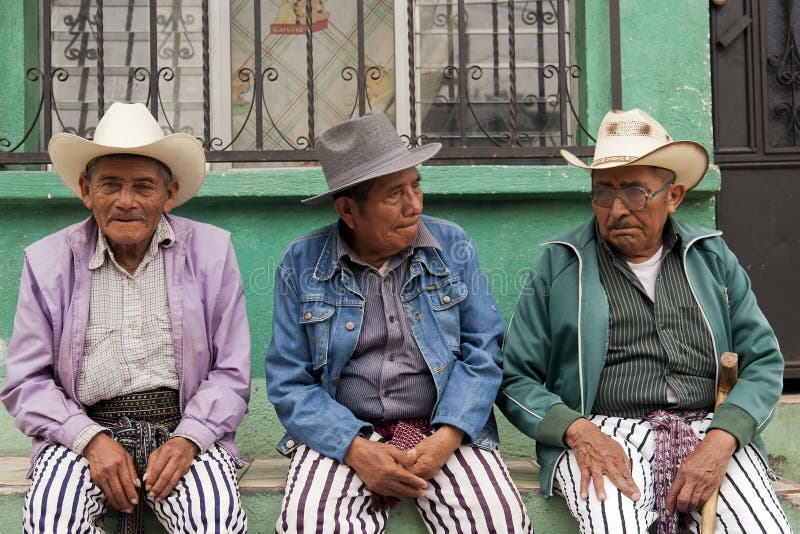 Roupa tradicional em Easter em Guatemala imagens de stock royalty free Roupa tradicional em Easter em Guatemala imagens de stock royalty free