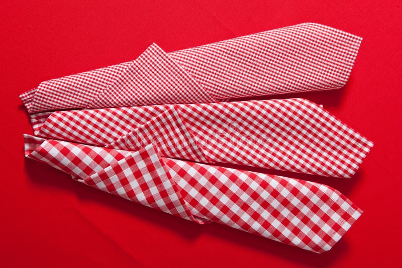 roupa vermelha e branca