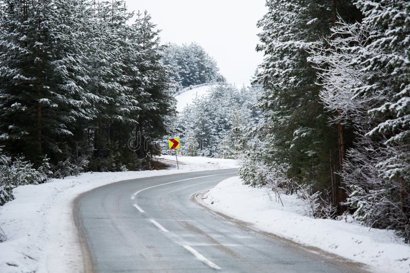 Route d'hiver de montagne photo libre de droits Route d'hiver de montagne photo libre de droits