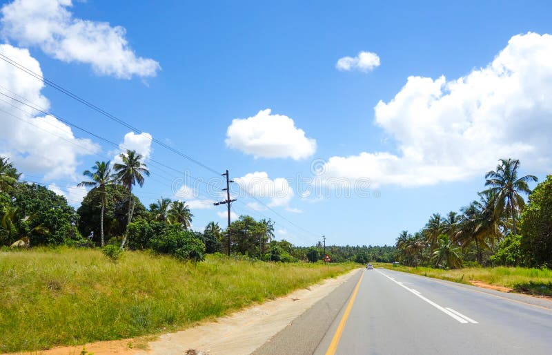 Route de campagne de la Mozambique image libre de droits Route de campagne de la Mozambique image libre de droits