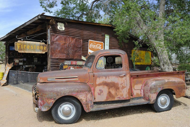 Route 66, Hackberry, AZ, USA, old-timer pick-up car