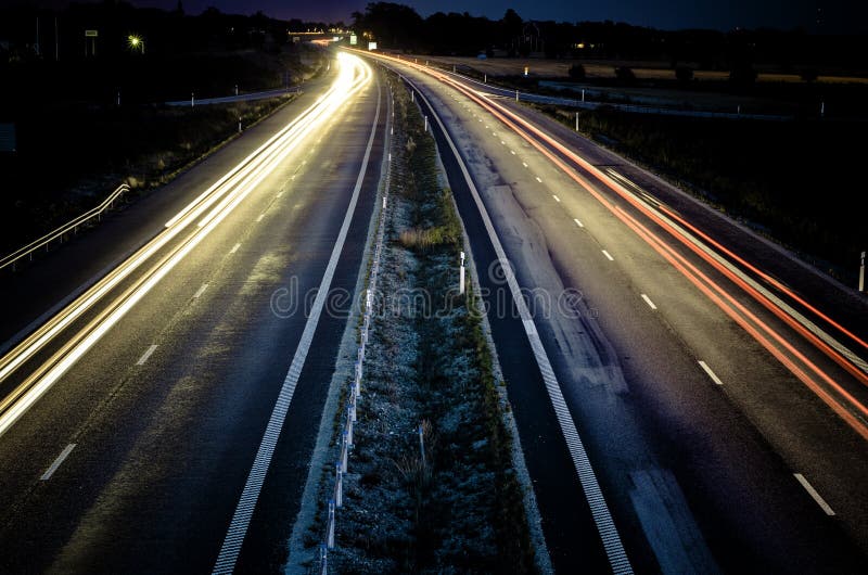 Route la nuit image stock Route la nuit image stock