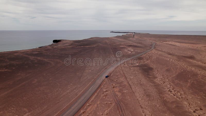 Route panoramique du désert vers Faro Punta de Jandia depuis Au-dessus banque de vidéos
