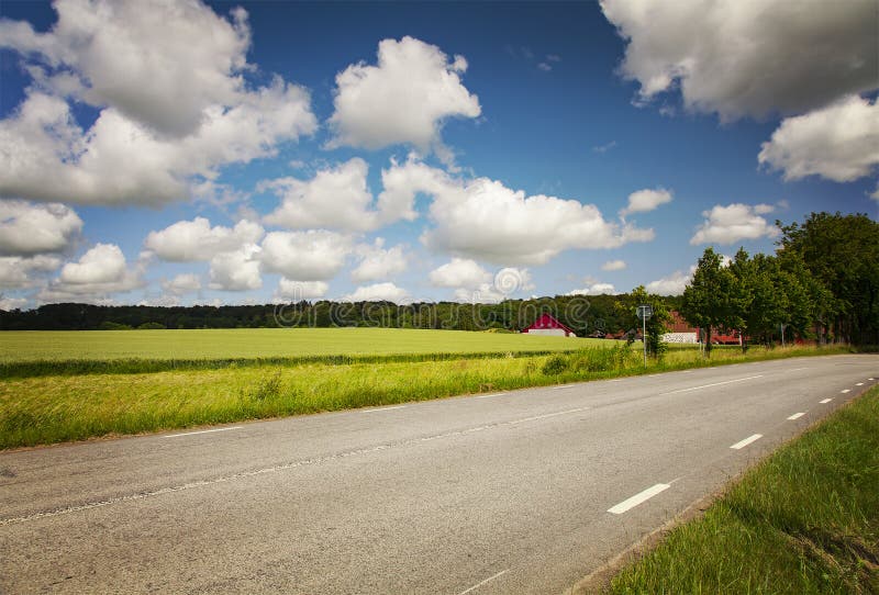 Route rurale d'horizontal image stock Route rurale d'horizontal image stock