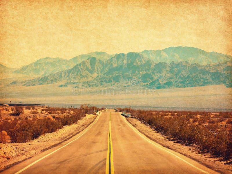 Route 66 traversant le désert de Mojave, Californie, États-Unis Photo retro Texture de papier ajoutée Image tonique image libre de droits Route 66 traversant le désert de Mojave, Californie, États-Unis Photo retro Texture de papier ajoutée Image tonique image libre de droits