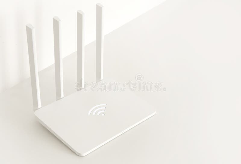Router bianco di wifi 5g su un fondo giallo fotografia stock libera da diritti Router bianco di wifi 5g su un fondo giallo fotografia stock libera da diritti