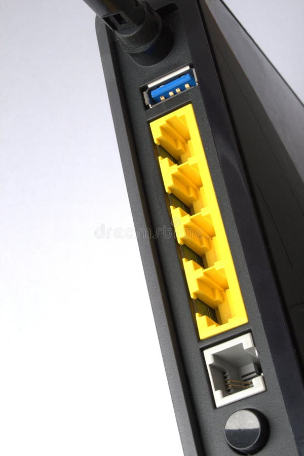 Routeur et modem à la maison d'ADSL images libres de droits Routeur et modem à la maison d'ADSL images libres de droits