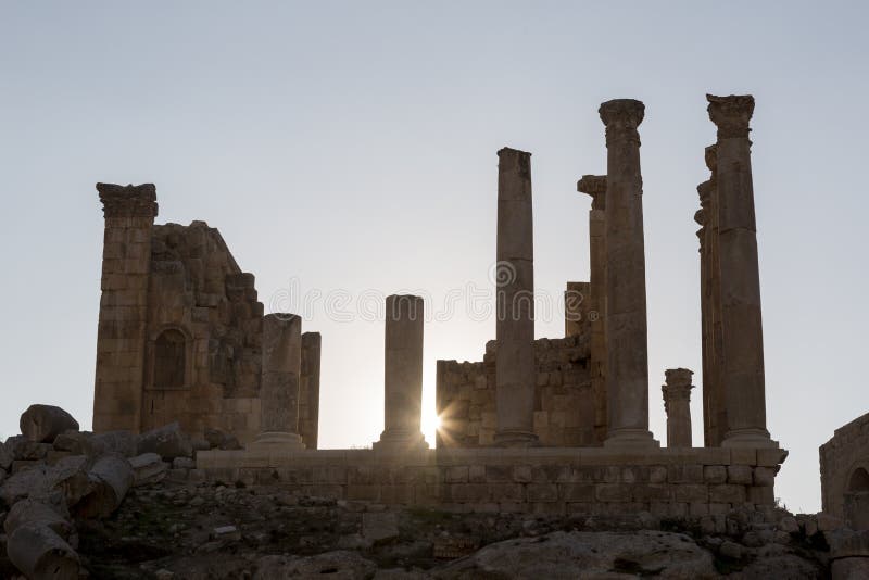 Rovina del tempio antico di Artemis in Jerash, Giordania del nord immagini stock libere da diritti Rovina del tempio antico di Artemis in Jerash, Giordania del nord immagini stock libere da diritti