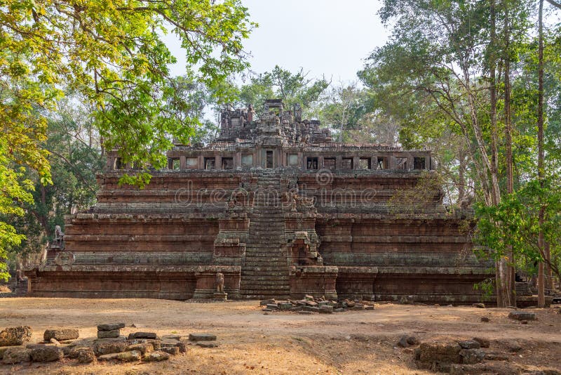 Rovine del tempio di Angkor nell'architettura di stupore del sito del patrimonio mondiale della Cambogia fotografie stock libere da diritti Rovine del tempio di Angkor nell'architettura di stupore del sito del patrimonio mondiale della Cambogia fotografie stock libere da diritti