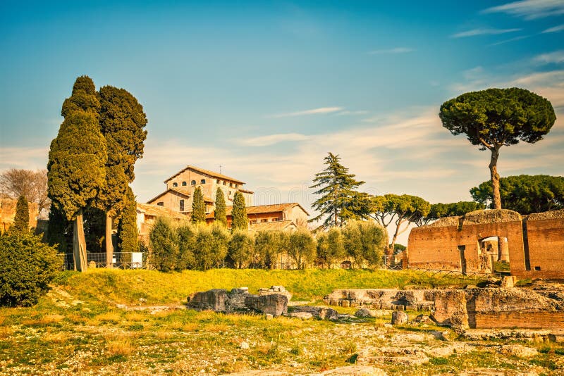 Rovine dell'impero romano sulla collina del Palatine fotografie stock libere da diritti Rovine dell'impero romano sulla collina del Palatine fotografie stock libere da diritti