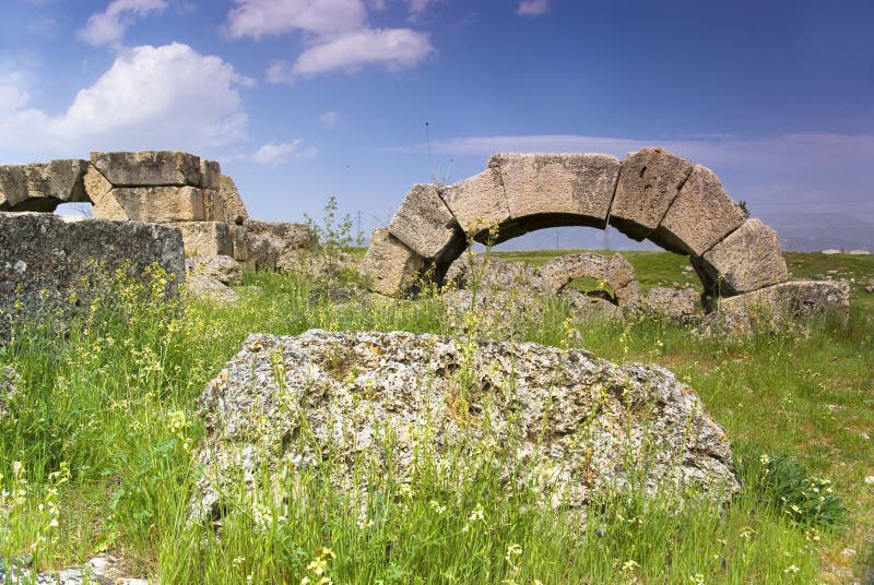 Download Rovine Della Città Antica Di Hierapolis Immagine Stock - Immagine di classico, distruzione: 56882813