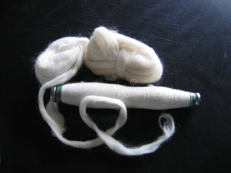 Alpaca roving and spindle of thread