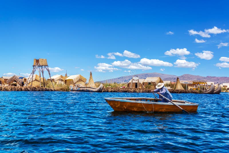 Rowboat na Jeziornym Titicaca zdjęcia stock