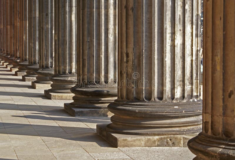 Rows of Greek columns to infinity