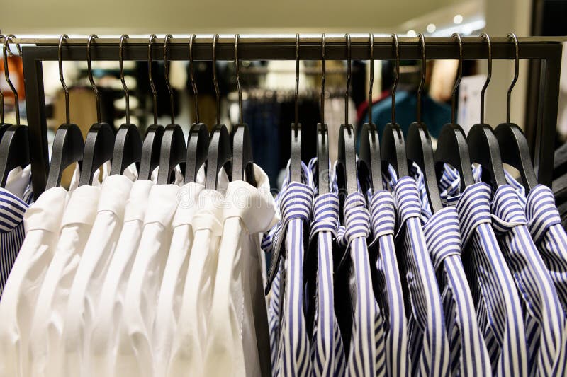 https://thumbs.dreamstime.com/b/rows-hangers-t-shirts-retail-shop-161041818.jpg