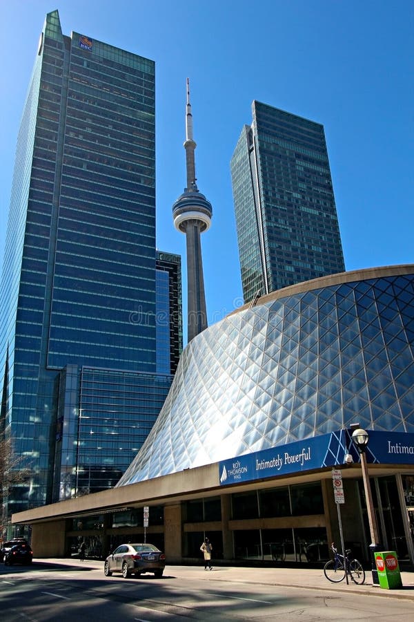 Roy Thomson Hall i CN wierza zdjęcia royalty free Roy Thomson Hall i CN wierza zdjęcia royalty free