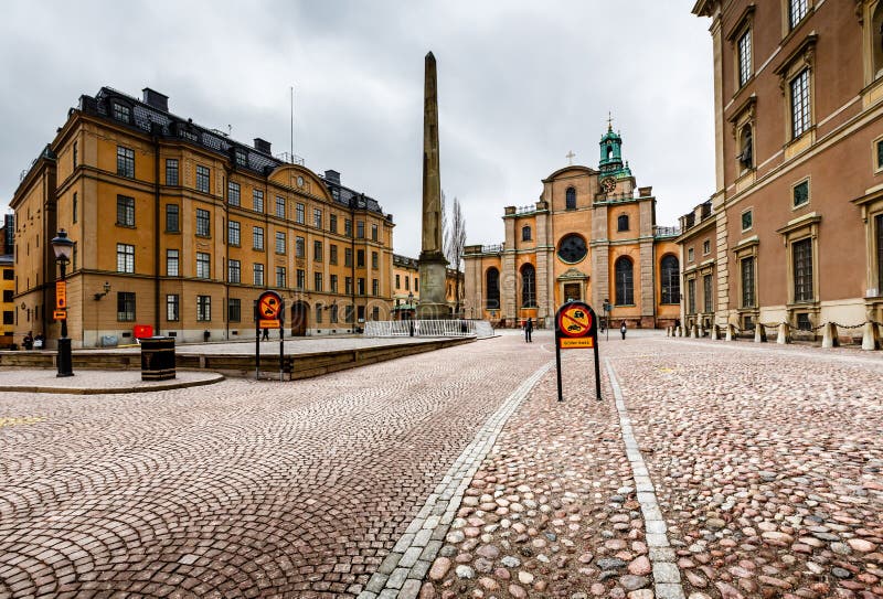 Royal Palace e catedral da São Nicolau (Storkyrkan) foto de stock Royal Palace e catedral da São Nicolau (Storkyrkan) foto de stock