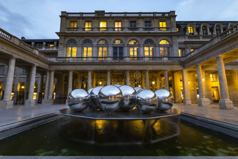 Royal Palace i Paris arkivfoto