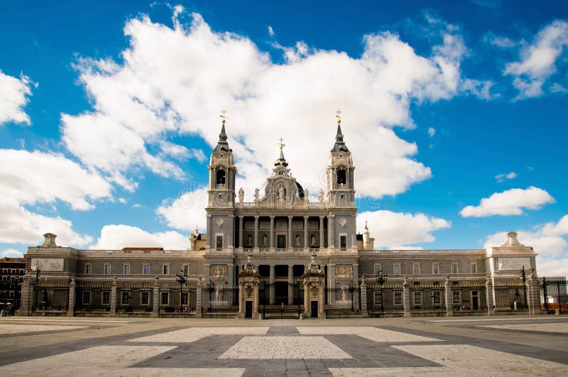 Royal Palace is oriëntatiepunt in Madrid, Spanje stock foto's Royal Palace is oriëntatiepunt in Madrid, Spanje stock foto's