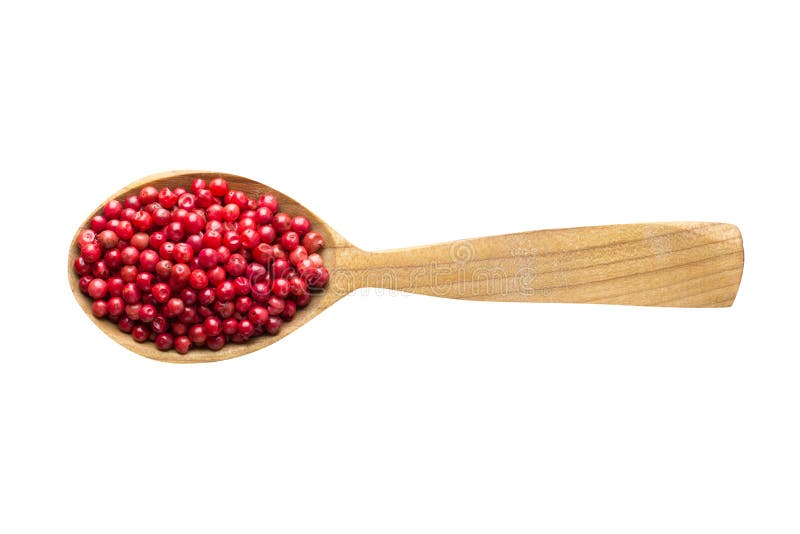 Roze peperbollen in houten die lepel op witte achtergrond wordt geïsoleerd kruid voor het koken van voedsel, hoogste mening royalty-vrije stock afbeelding Roze peperbollen in houten die lepel op witte achtergrond wordt geïsoleerd kruid voor het koken van voedsel, hoogste mening royalty-vrije stock afbeelding