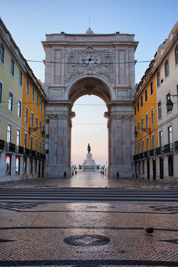 Rua Augusta Arch à l'aube à Lisbonne photo stock Rua Augusta Arch à l'aube à Lisbonne photo stock