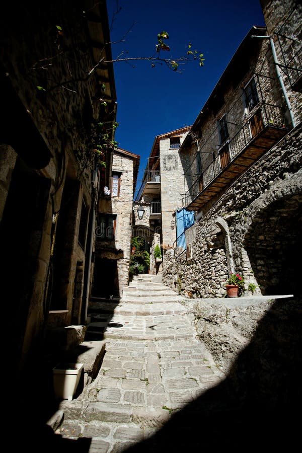 Rua cobbled medieval em Peille, Cote d'Azur fotografia de stock Rua cobbled medieval em Peille, Cote d'Azur fotografia de stock