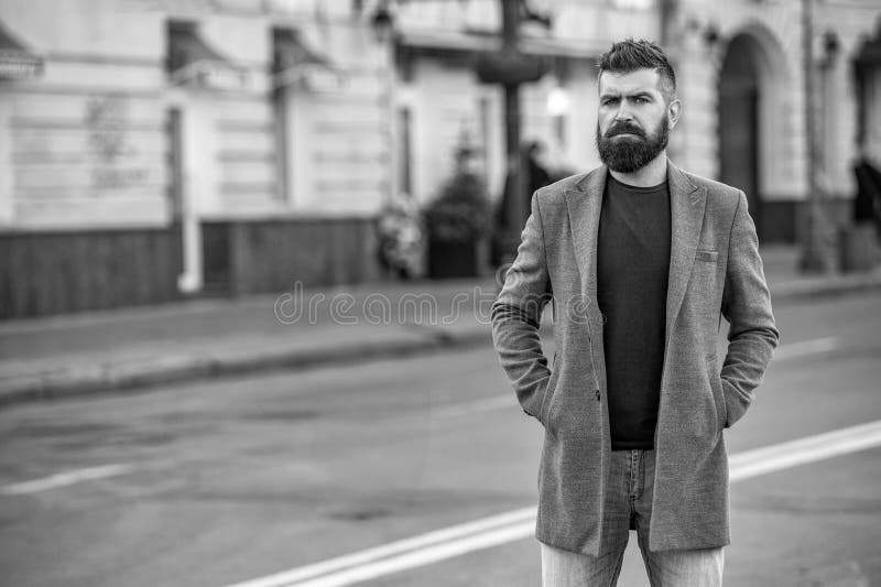 Rua da cidade e homem elegante fotos de stock