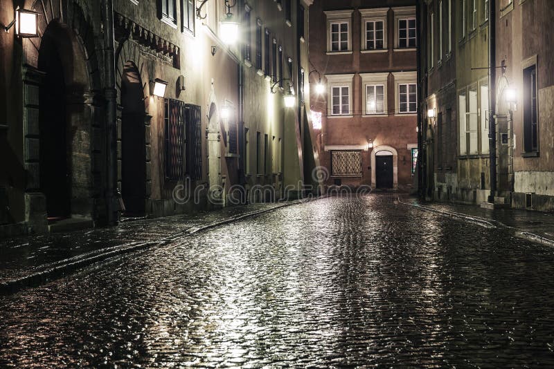 A rua da cidade velha em Varsóvia