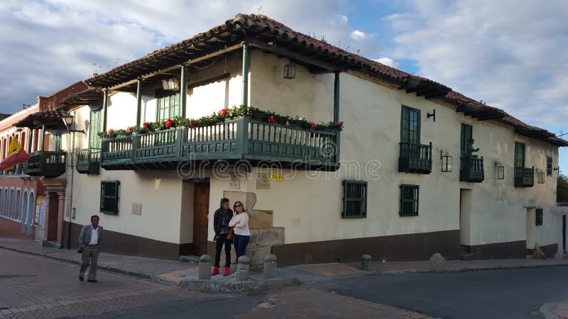 Homens Colombianos Que Jogam a Xadrez Em Um Parque, Bogotá