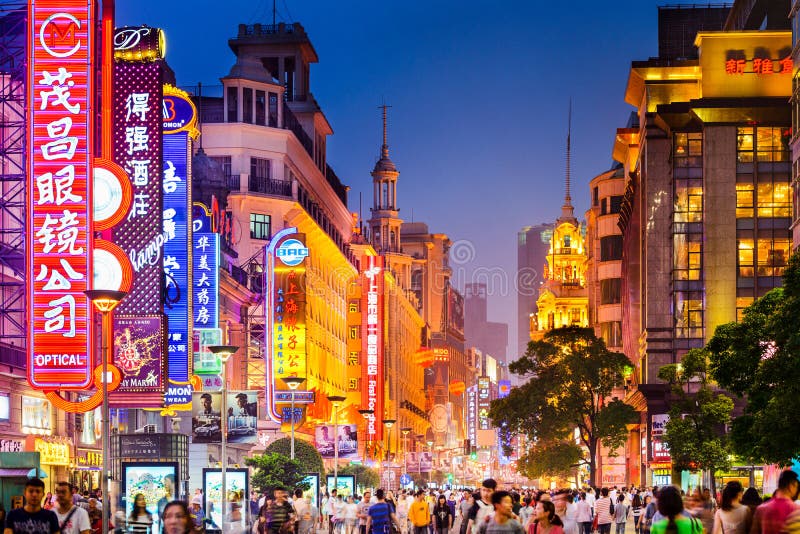 Rua de Shoppping em Shanghai imagem de stock Rua de Shoppping em Shanghai imagem de stock