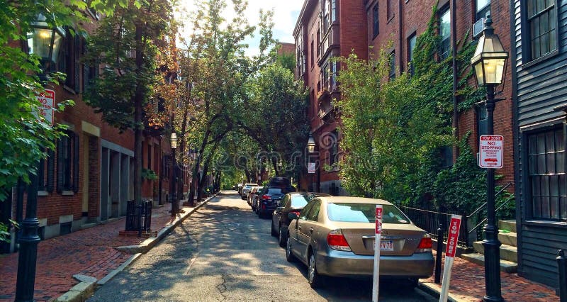 Estrada no bairro de beacon hill, no centro de boston, ma, eua.