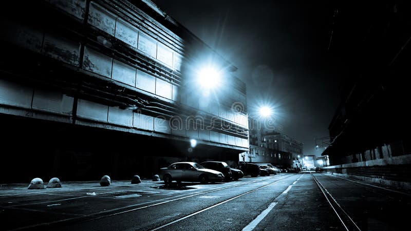 Rua escura na noite imagem de stock Rua escura na noite imagem de stock