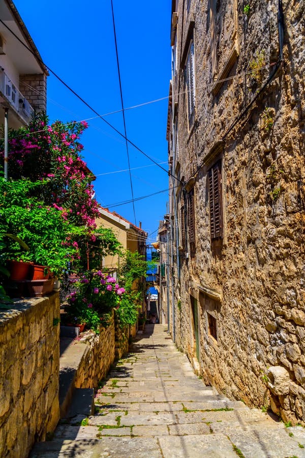 Rua estreita em Korcula imagem de stock Rua estreita em Korcula imagem de stock