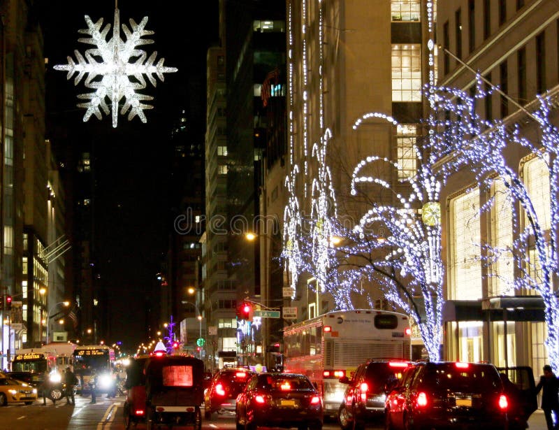 Ruas de New York City durante o feriado do Natal imagem de stock Ruas de New York City durante o feriado do Natal imagem de stock