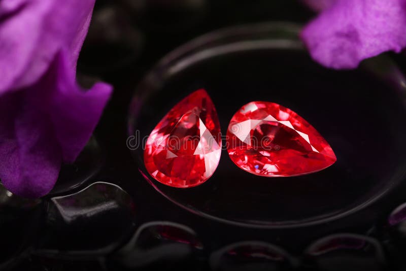 Ruby gemstone-skönhetsavskjutning fotografering för bildbyråer