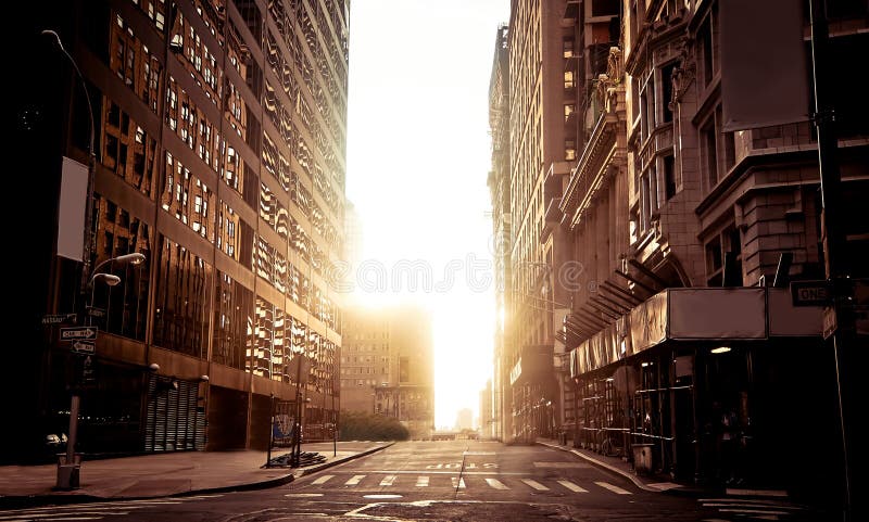 Rue absolument vide en début de la matinée de New York images stock Rue absolument vide en début de la matinée de New York images stock