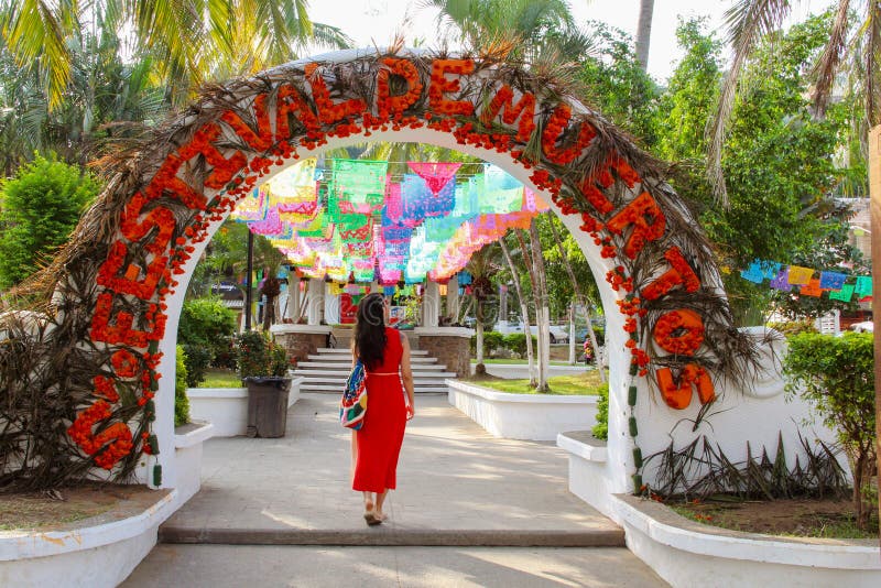 Rue colorée célébrant dans Sayulita images libres de droits