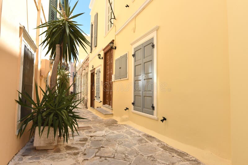 Download Rue Dans Ermoupoli Syros, Grèce Image stock - Image du caillebotis, voie: 77156963