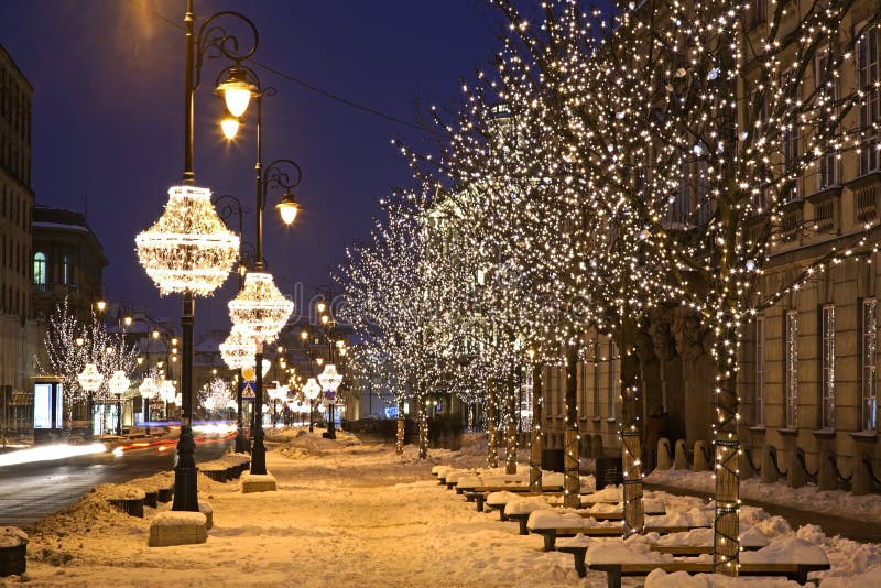 Rue de Nowy Swiat (nouveau monde) à Varsovie poland photographie stock libre de droits Rue de Nowy Swiat (nouveau monde) à Varsovie poland photographie stock libre de droits